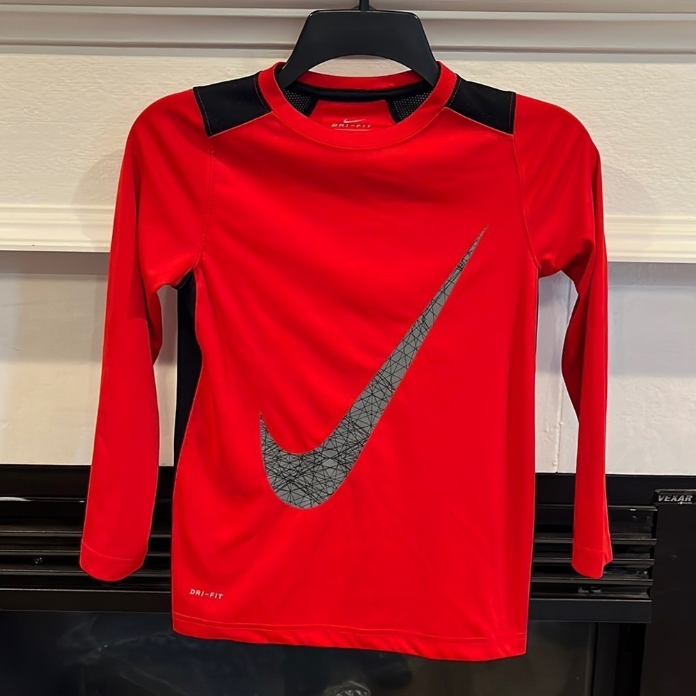 Youth Nike Dri-Fit long sleeve shirt. Size Small